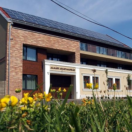 Almasy Apartmanhaz Gyula Zewnętrze zdjęcie
