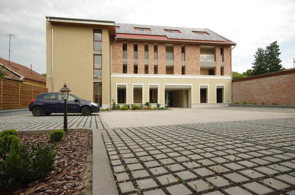 Almasy Apartmanhaz Gyula Zewnętrze zdjęcie
