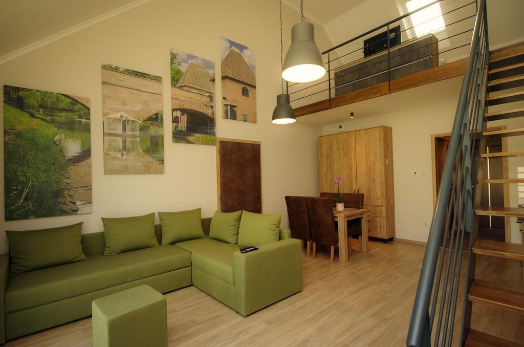 Almasy Apartmanhaz Gyula Zewnętrze zdjęcie