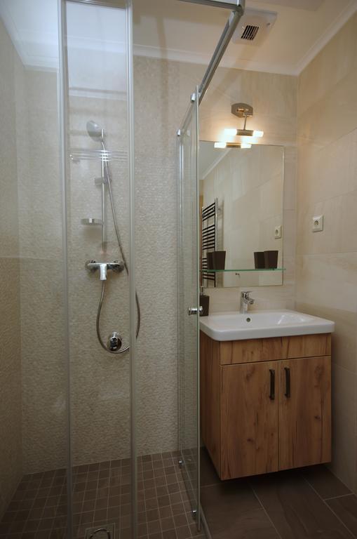 Almasy Apartmanhaz Gyula Zewnętrze zdjęcie