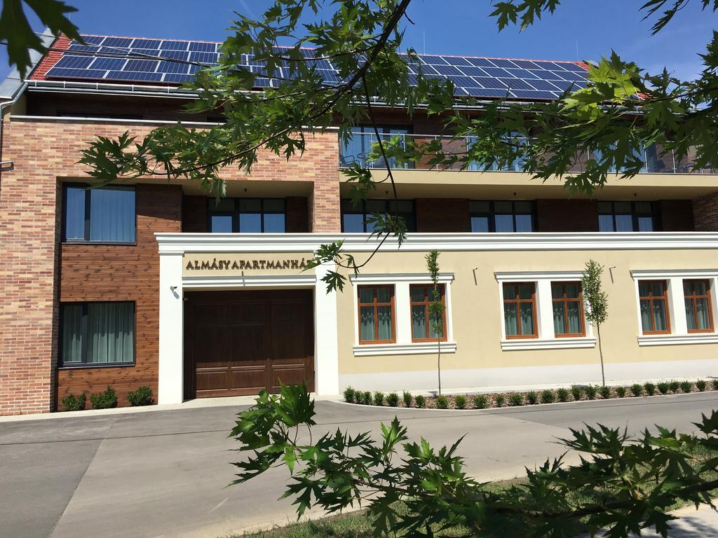 Almasy Apartmanhaz Gyula Zewnętrze zdjęcie